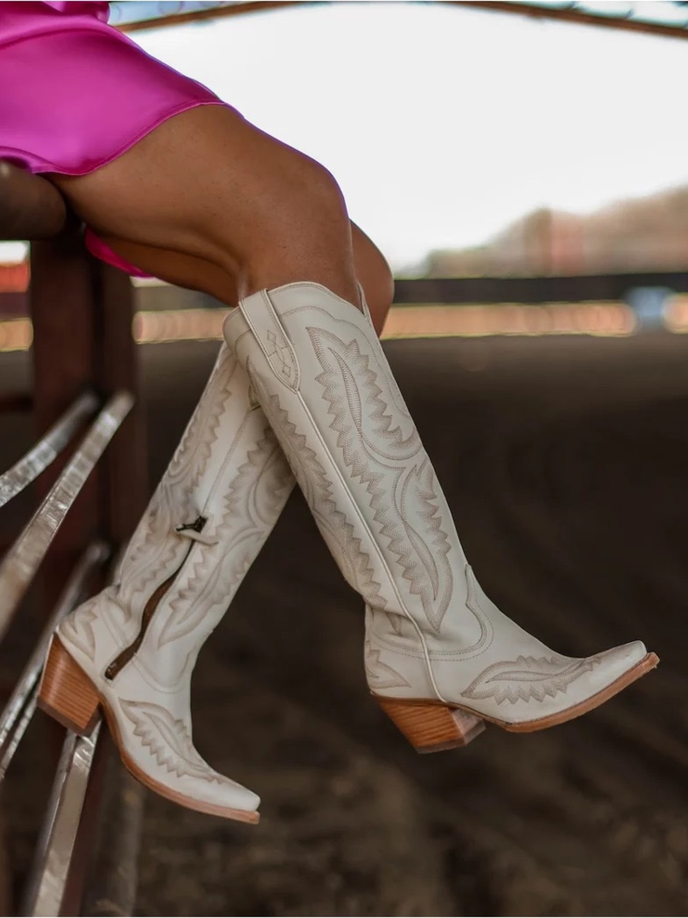 ARIAT WOMEN'S CASANOVA WESTERN
BOOTS - SNIP TOE VINTAGE BLANCO FESTIVAL BOOT 7 - Picture 9 of 10